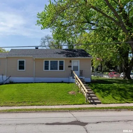 Buy this 3 bed house on 1357 East 29th Street in Davenport, IA 52803