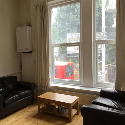 Rent this 2 bed apartment on Ladbroke Grove Railway Station in Ladbroke Grove, London