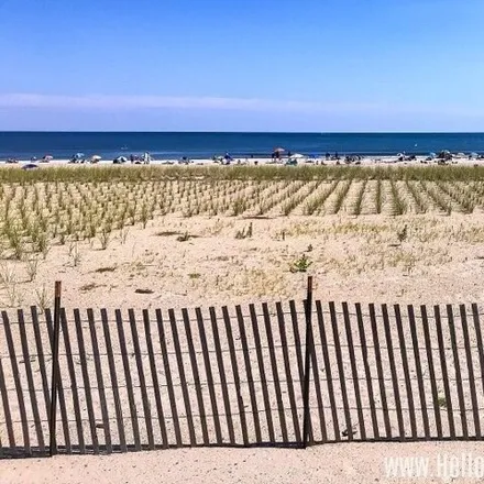 Image 2 - 79-14 Rockaway Beach Boulevard, New York, NY 11693, USA - Condo for sale