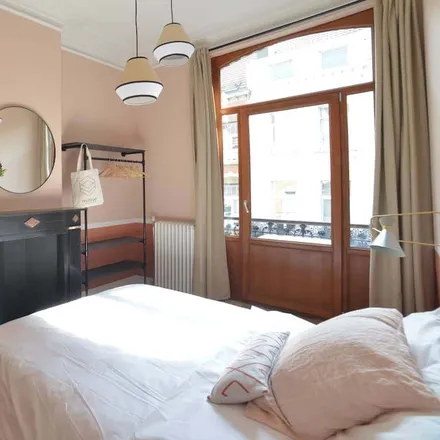 Rent this 8 bed room on Rue de l'Inquisition - Inquisitiestraat 28 in 1000 Brussels, Belgium