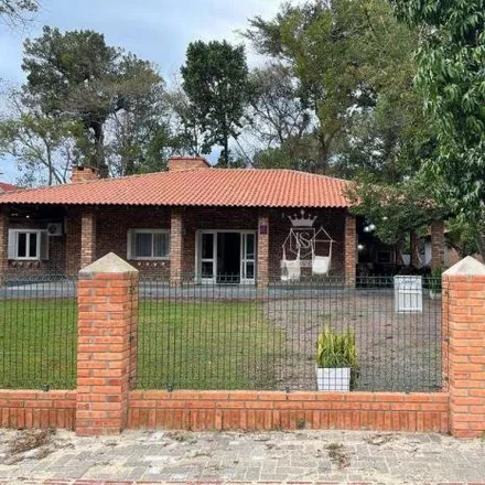 Image 1 - Rua Ágata, Mariscal, Bombinhas - SC, 88515-000, Brazil - House for rent