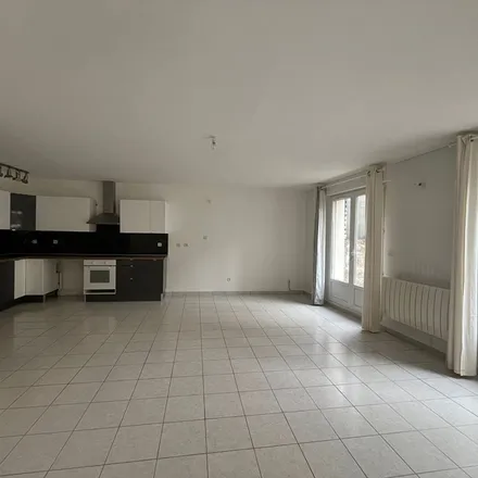 Image 2 - Voiron - Saint-Bruno, Place de la République, 38500 Voiron, France - Apartment for rent