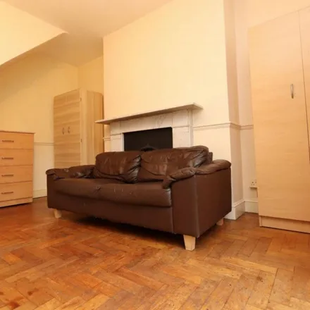Rent this 3 bed apartment on Hare Walk in London, E2 8AL