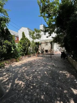 Image 3 - 1728 West 2nd Street, New York, NY 11223, USA - House for sale