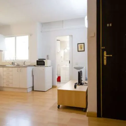 Image 2 - Carrer de los Castillejos, 280;282, 08001 Barcelona, Spain - Apartment for rent