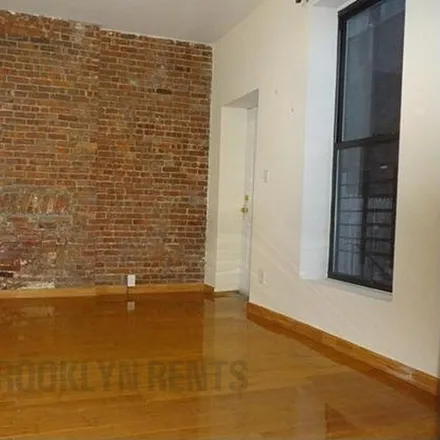 Image 6 - 102 Patchen Avenue, New York, NY 11221, USA - Townhouse for sale