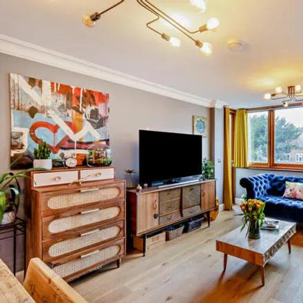 Buy this 1 bed apartment on 22 Crescent Road in London, N8 8AX