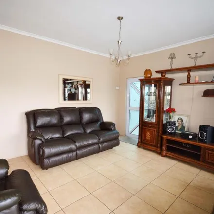 Rent this 3 bed apartment on Johannesburg Street in Cape Town Ward 109, Western Cape