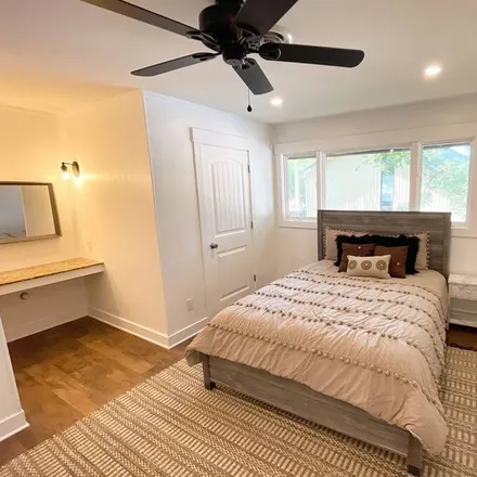 Rent this 3 bed apartment on Bella Vista in AR, 72715