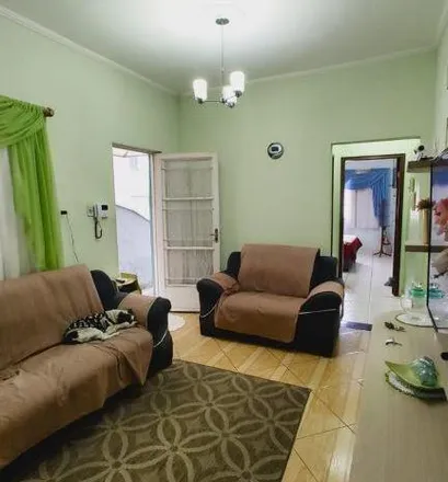 Buy this 2 bed house on Rua Dona Celina Cruz in Vila Cruz, Poços de Caldas - MG