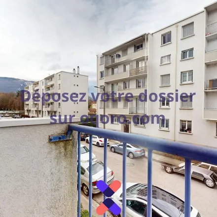 Rent this 3 bed apartment on 27 Rue Henri Dunant in 38100 Grenoble, France