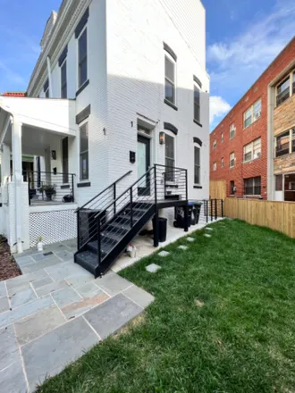 Image 2 - 1006 Monroe St NW - Townhouse for rent