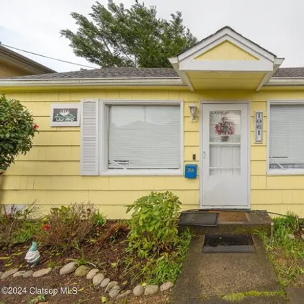 Buy this 2 bed house on 326 Avenue K in Seaside, OR 97138