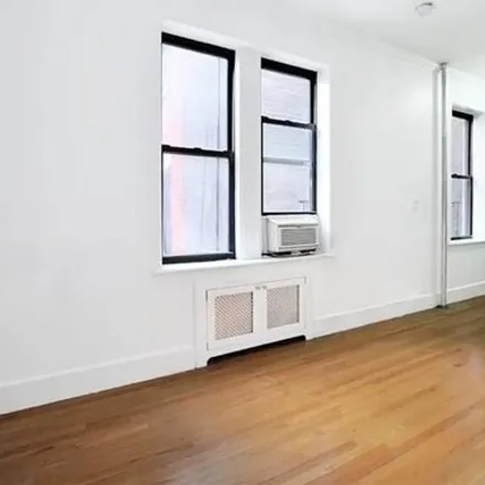 Image 3 - 135 West 12th Street, New York, NY 10011, USA - House for rent