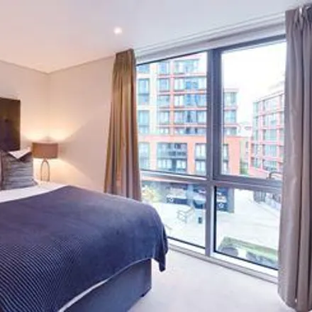 Rent this 3 bed apartment on 4 Merchant Square in London, W2 1AS