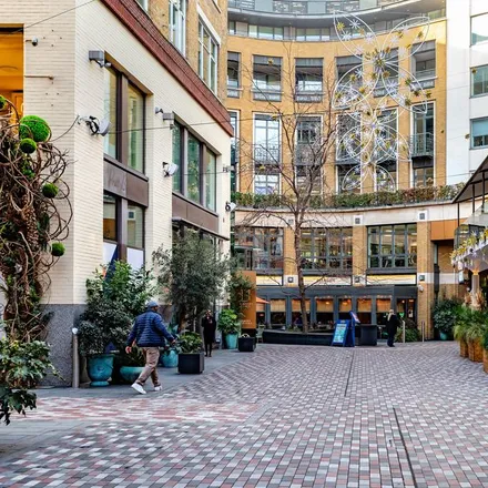 Image 4 - Suda, St Martin's Courtyard, London, WC2E 9AB, United Kingdom - Apartment for rent