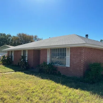 Rent this 3 bed house on 2913 Southeast 6th Street in Mineral Wells, TX 76067