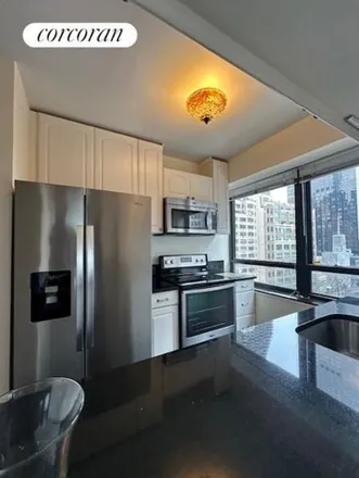 Image 3 - 235 East 46th Street, New York, NY 10017, USA - Condo for rent