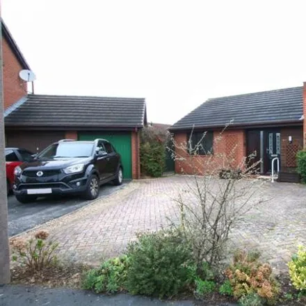 Buy this 2 bed house on Thorpehall Road in Edenthorpe, DN3 1QY