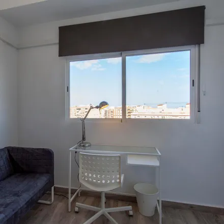 Image 2 - Cuinadecor, Carrer de Fra Pere Vives, 46010 Valencia, Spain - Room for rent