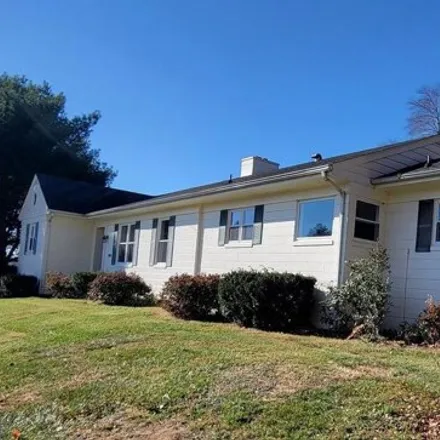 Rent this 3 bed house on 4264 Leeds Manor Road in Markham, Fauquier County