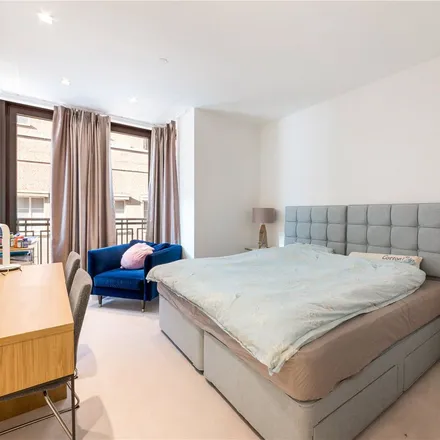 Rent this 3 bed apartment on London School of Economics and Political Science in Houghton Street, London