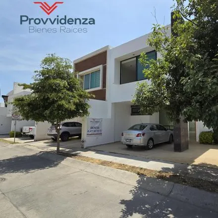 Rent this 3 bed house on Circuito Sierra del Fresno in Sierra Nogal, 37293 León