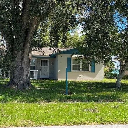 Rent this 3 bed house on 1627 Bloomfield Avenue in Deltona, FL 32725