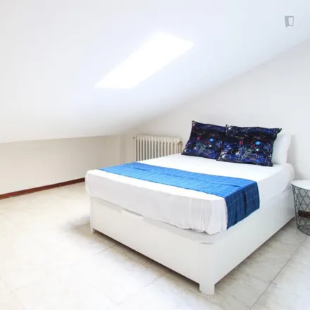 Rent this 6 bed room on Calle de Ardemans in 40, 28028 Madrid