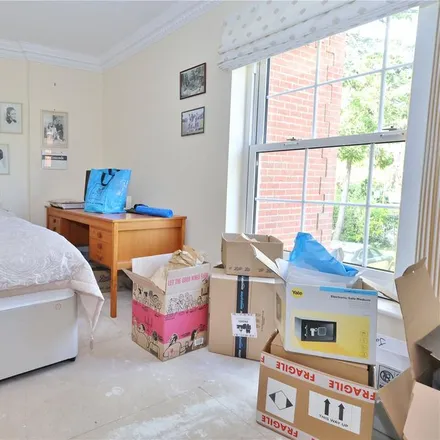 Image 5 - Holywell, Mayford, GU22 0LA, United Kingdom - Apartment for rent