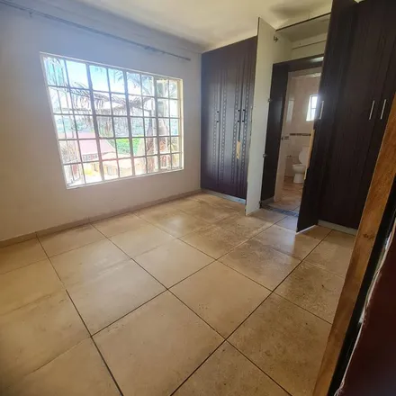 Image 6 - Regina Road, Raisethorpe, Pietermaritzburg, South Africa - Apartment for rent