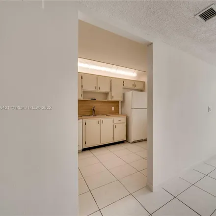 Image 4 - 426 Lakeview Drive, Weston, FL 33326, USA - Condo for rent