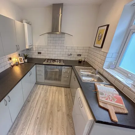 Rent this 6 bed townhouse on Hannan Road in Liverpool, L6 6DA