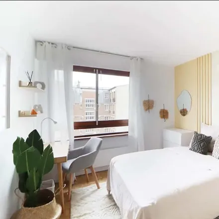 Rent this 6 bed room on 218 Rue du Faubourg Saint-Antoine in 75012 Paris, France