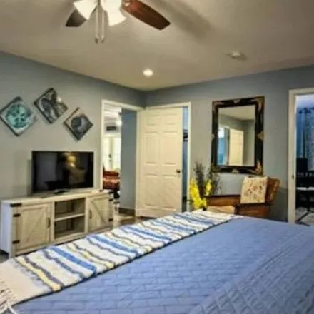 Rent this 3 bed house on Granbury in TX, 76048