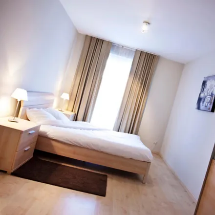 Rent this 3 bed apartment on Tunnel Reyers-Centre - Reyers-centrumtunnel in Avenue de Roodebeek - Roodebeeklaan, 1030 Schaerbeek - Schaarbeek
