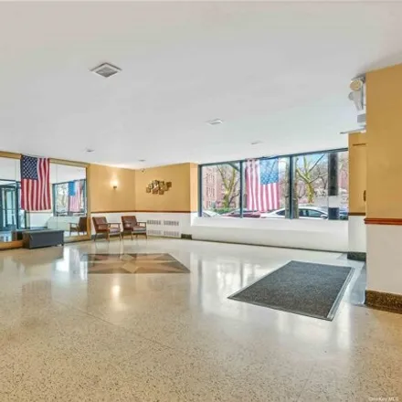 Image 4 - 61-88 Dry Harbor Road, New York, NY 11379, USA - Apartment for sale