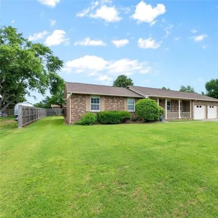 Buy this 3 bed house on 214 Bradley Drive in Sikeston, MO 63801