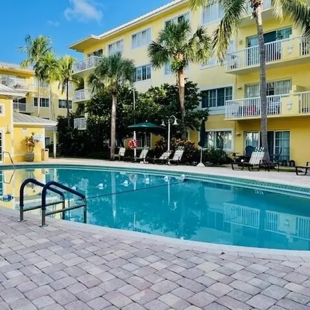 Rent this 3 bed condo on Pine Crest Prep School in Northeast 16th Avenue, Fort Lauderdale