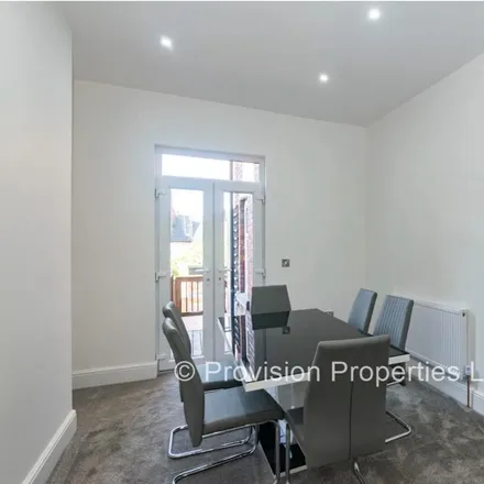 Image 4 - Cross Cliff Road, Leeds, LS6 2AX, United Kingdom - Townhouse for rent