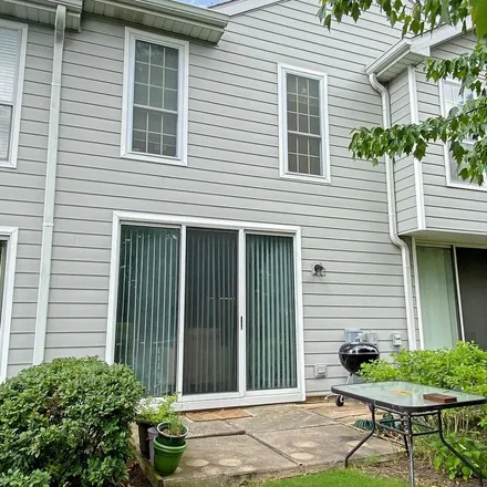 Image 4 - 517 Woodcrest Drive, Mundelein, IL 60060, USA - Apartment for rent