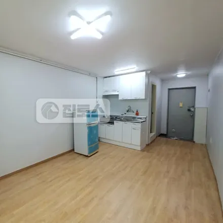 Rent this studio apartment on 서울특별시 강남구 대치동 959-24
