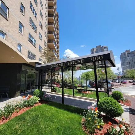 Buy this 1 bed condo on Summit House in 7100 Boulevard East, Guttenberg