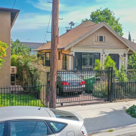 Buy this studio townhouse on 1452 West 29th Street in Los Angeles, CA 90007