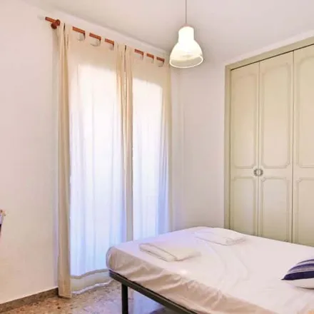 Rent this 4 bed room on Carrer de Xalans in 46022 Valencia, Spain