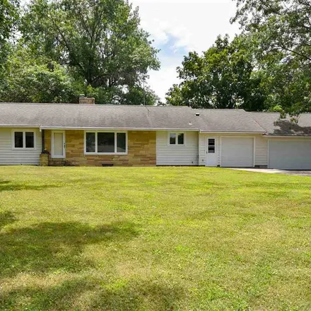 Buy this 3 bed house on 1001 Lincoln Avenue in Marengo, IA 52301