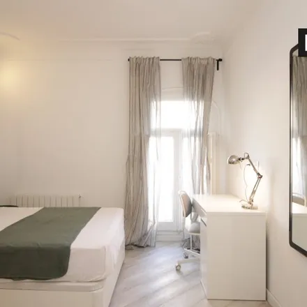 Rent this 6 bed room on Casa Thomas in Carrer de Mallorca, 08001 Barcelona