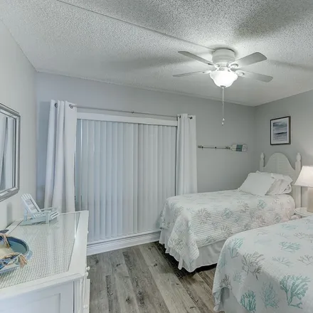 Rent this 2 bed condo on Siesta Key in FL, 34242