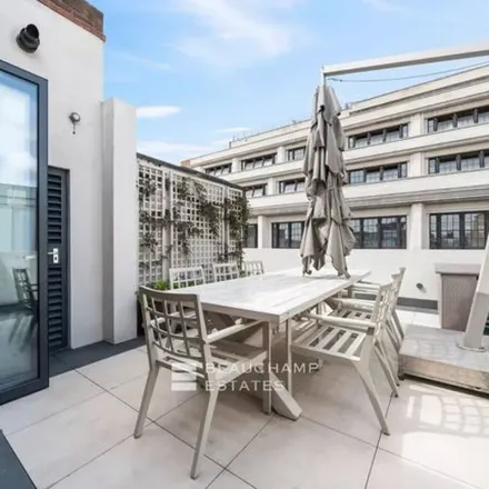 Rent this 3 bed apartment on 16 Young Street in London, W8 5EH