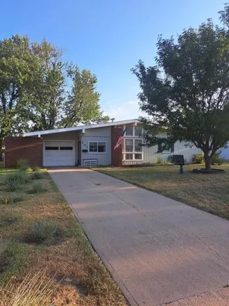 Image 1 - 227 East 17th Street, Larned, KS 67550, USA - House for sale